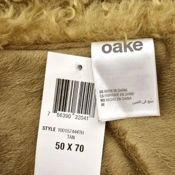 *Oake Home Faux Fur Throw 50" x 70" - Picture 7 of 8
